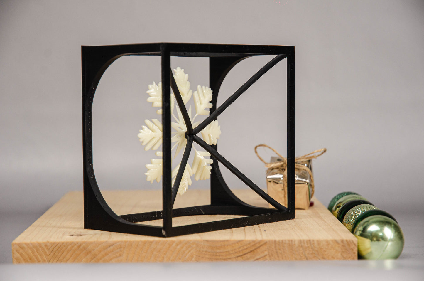 Snowflake Cube – Snowflake Sculpture - Minimalist Cube Design for Winter-Inspired Home Decor