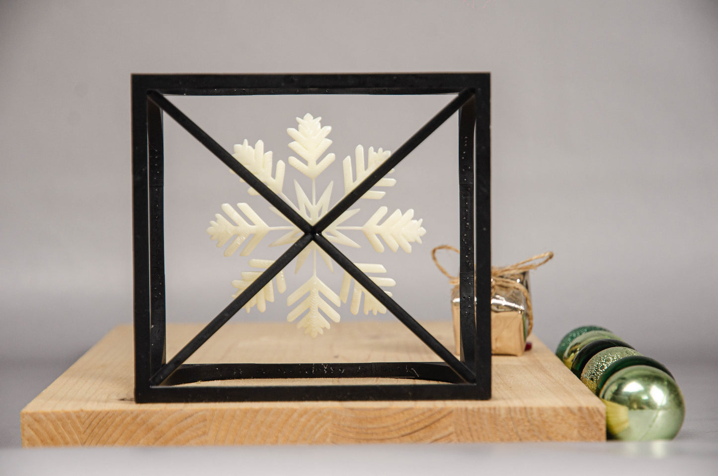 Snowflake Cube – Snowflake Sculpture - Minimalist Cube Design for Winter-Inspired Home Decor