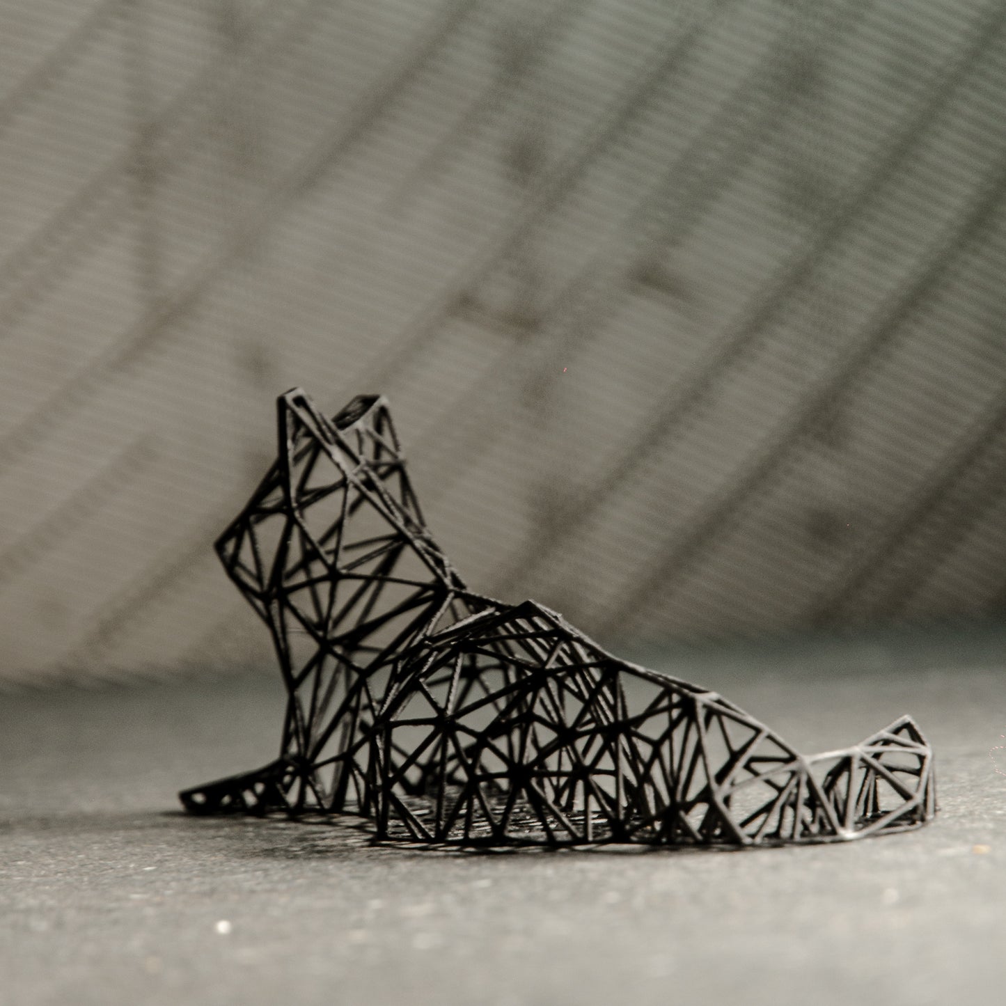 Élégante sculpture décorative de chat couché