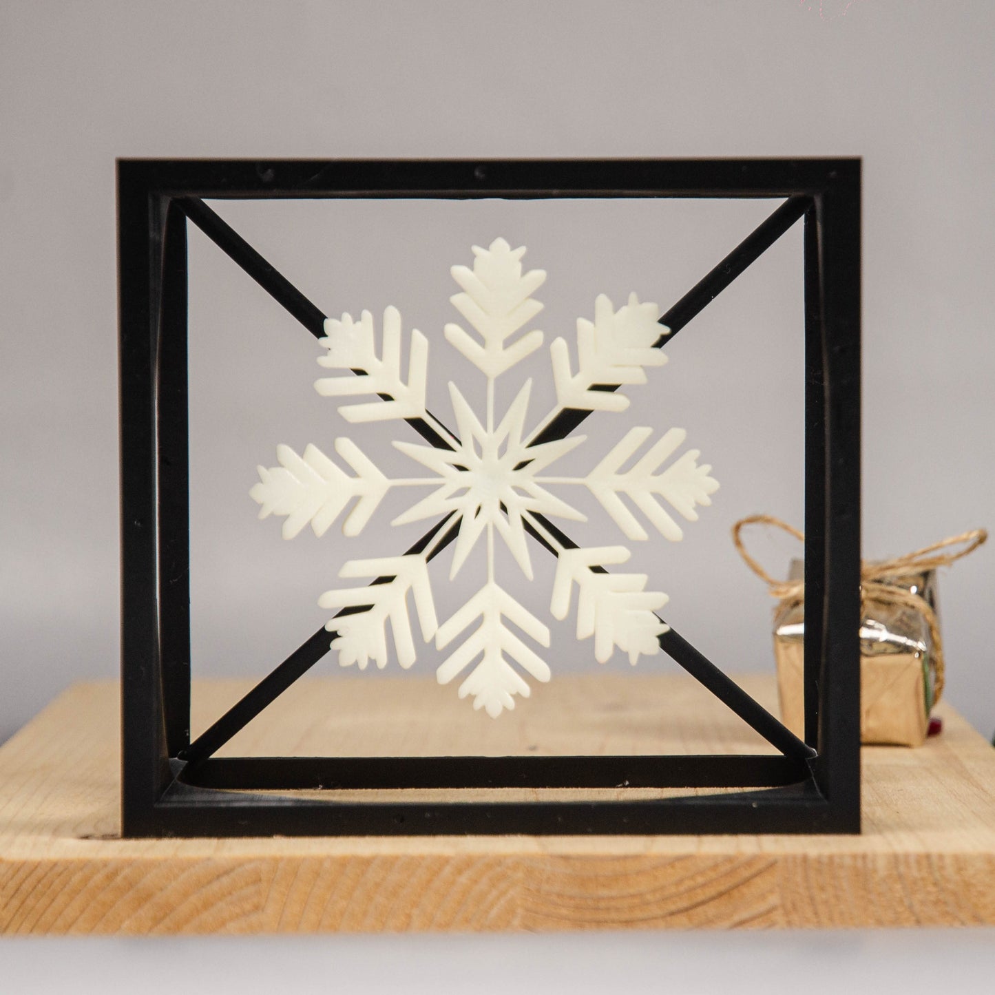 Snowflake Cube –  Snowflake Sculpture - Minimalist Cube Design for Winter-Inspired Home Decor