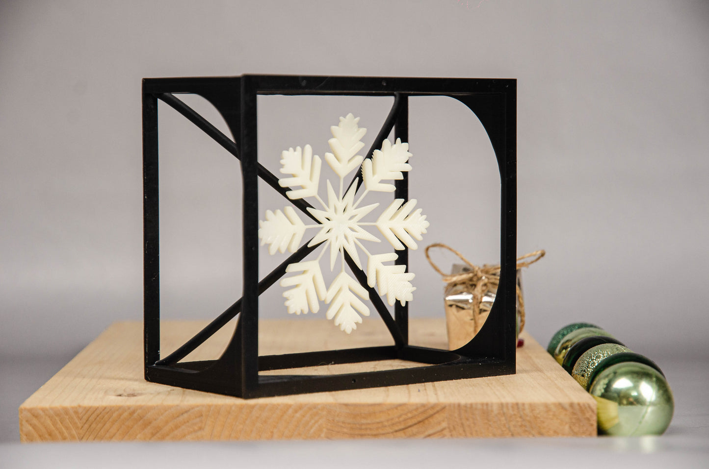 Snowflake Cube –  Snowflake Sculpture - Minimalist Cube Design for Winter-Inspired Home Decor