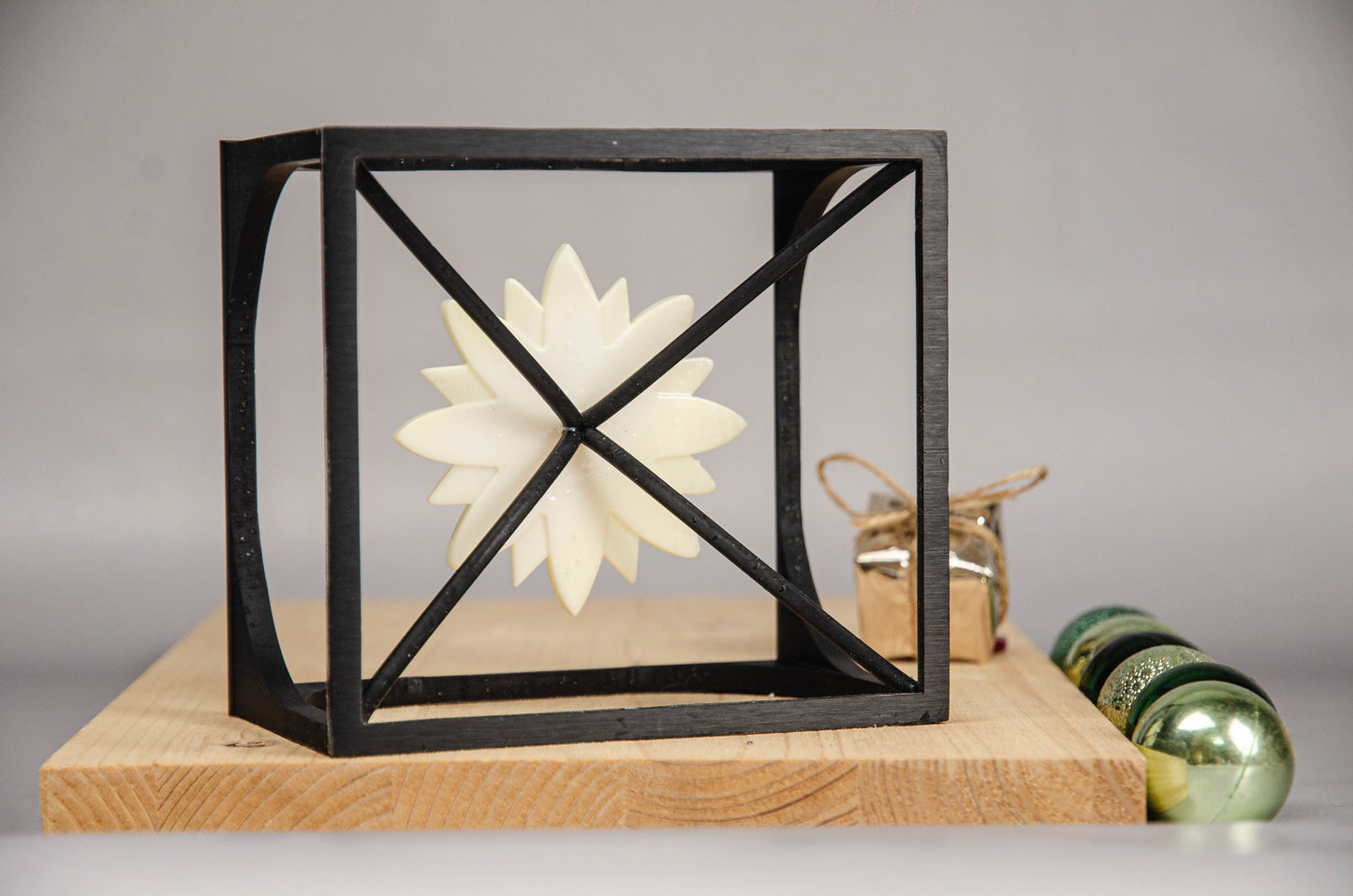 Edelweiss Cube – Unique Floating Edelweiss Flower - Wire Art Sculpture in Modern Cube Design for Rustic - Modern Home Decor