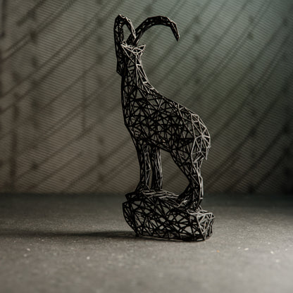 Geometrische Skulptur des Sternzeichens Steinbock