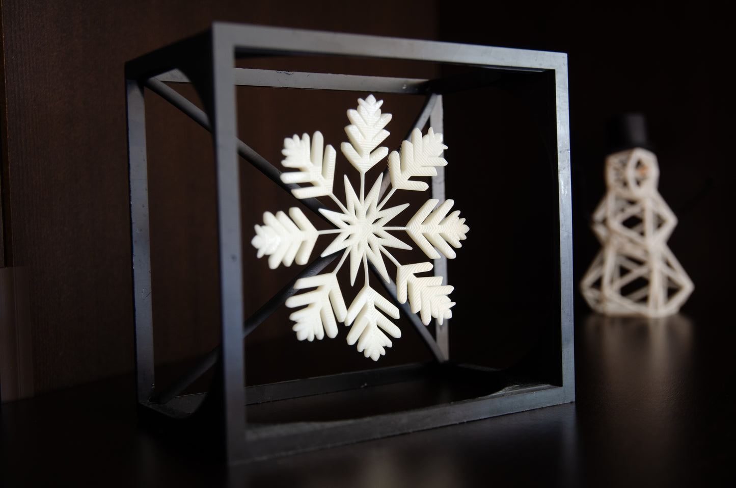 Snowflake Cube –  Snowflake Sculpture - Minimalist Cube Design for Winter-Inspired Home Decor