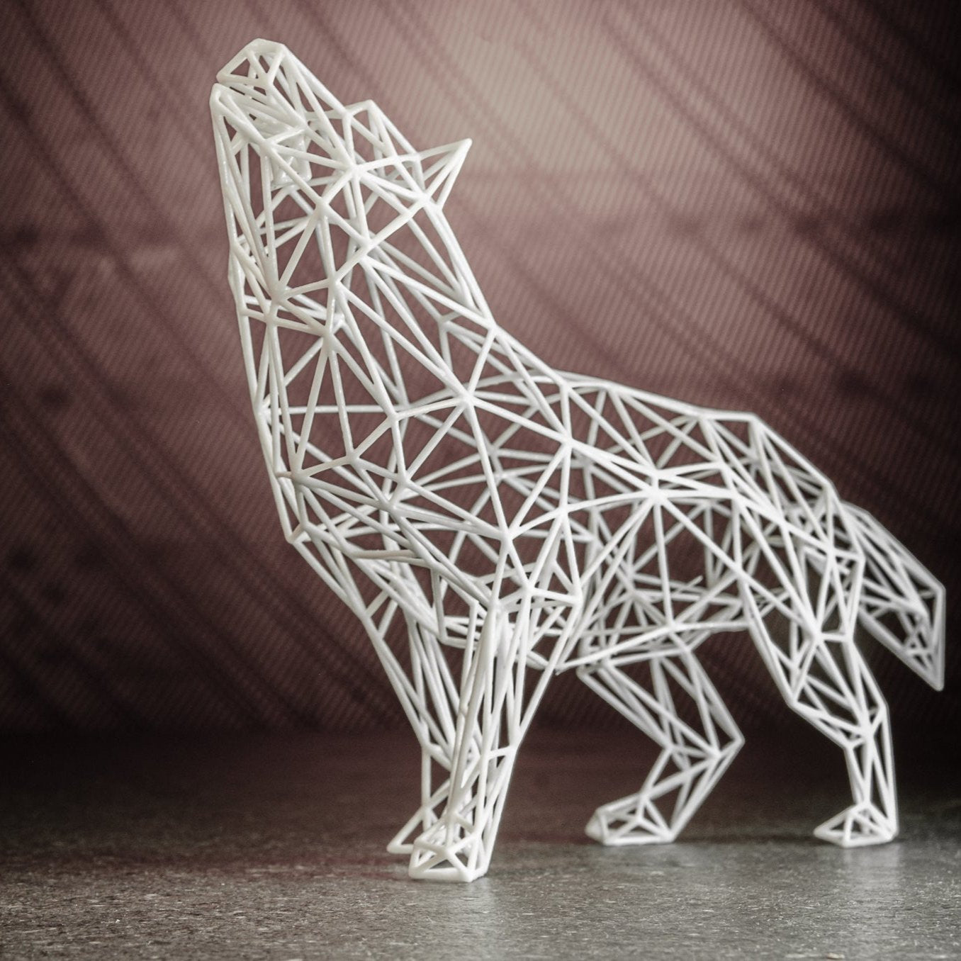 Majestic Modern Wolf Sculpture - 3D Wireframe Resin Art for Home Decor Geometric decor